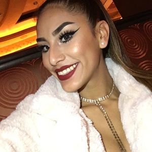 Meet your Posher, Alicia